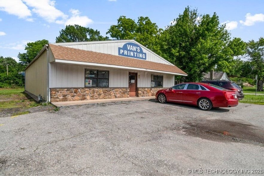 423 S Hazel St, Grove, OK à vendre - Photo du bâtiment - Image 1 de 8