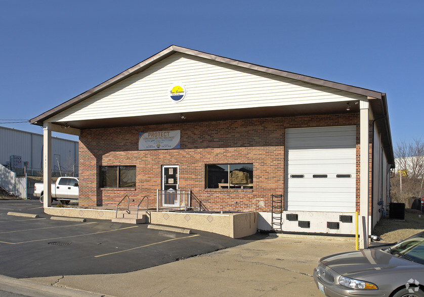 1817 Scherer Pky, Saint Charles, MO for lease - Building Photo - Image 2 of 14