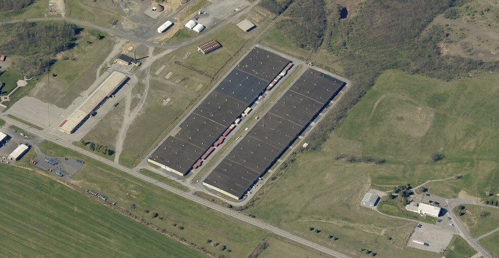 2111 Carbaugh Ave, Chambersburg, PA à louer - Photo du bâtiment - Image 2 de 2