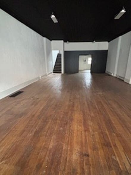 15 N Main St, Three Rivers, MI à louer - Photo du bâtiment - Image 3 de 7