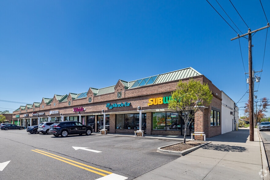 52-66 E Sunrise Hwy, Lindenhurst, NY for lease - Building Photo - Image 2 of 4