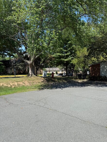 1712 Clubhouse Rd, Reston, VA à louer - Photo du bâtiment - Image 2 de 17