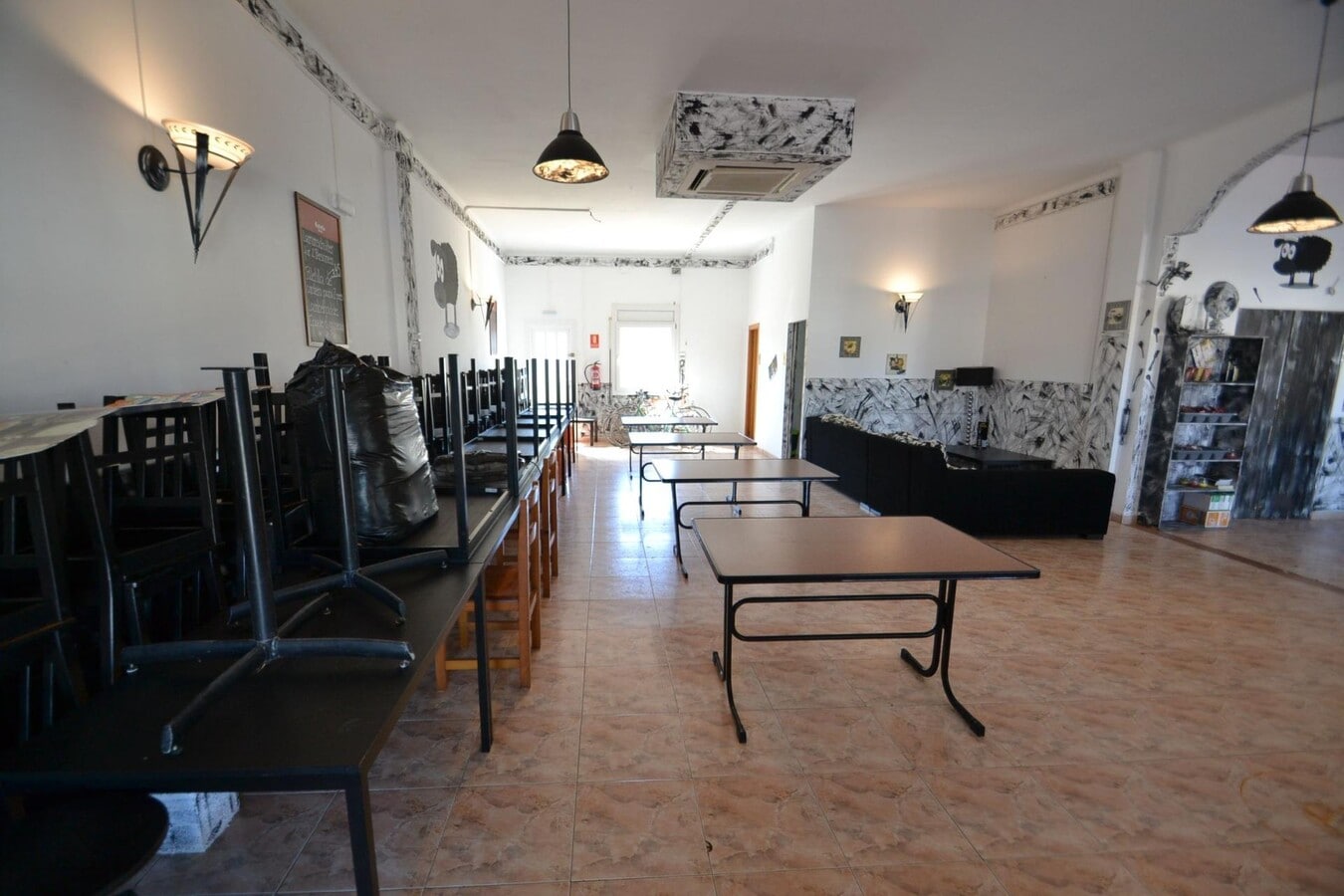 Deltebre, TAR 43580 - - - Interior Photo - Image 2 of 17