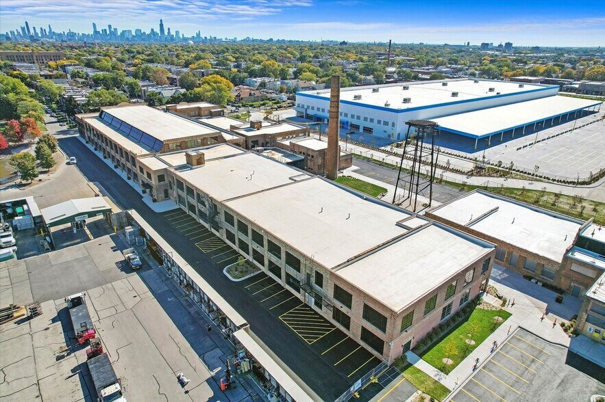 1334 N Kostner Ave, Chicago, IL à louer - Photo du bâtiment - Image 1 de 2