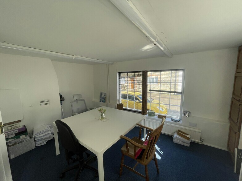 37 High St, Long Crendon for lease - Building Photo - Image 2 of 7