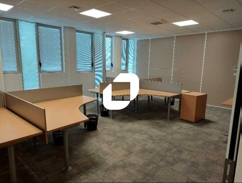 Office in Rillieux-la-Pape for lease - Interior Photo - Image 1 of 7