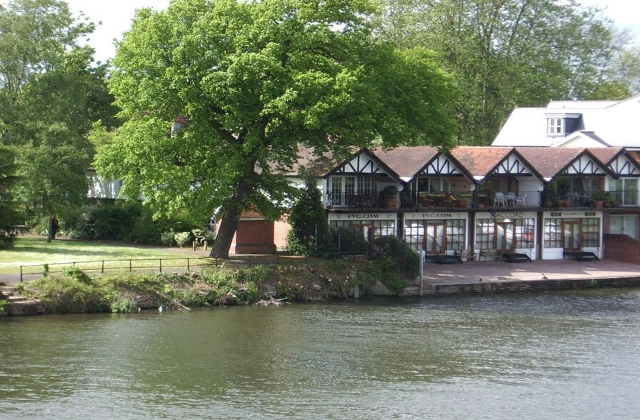 Ray Mead Rd, Maidenhead à louer - Photo du bâtiment - Image 1 de 4