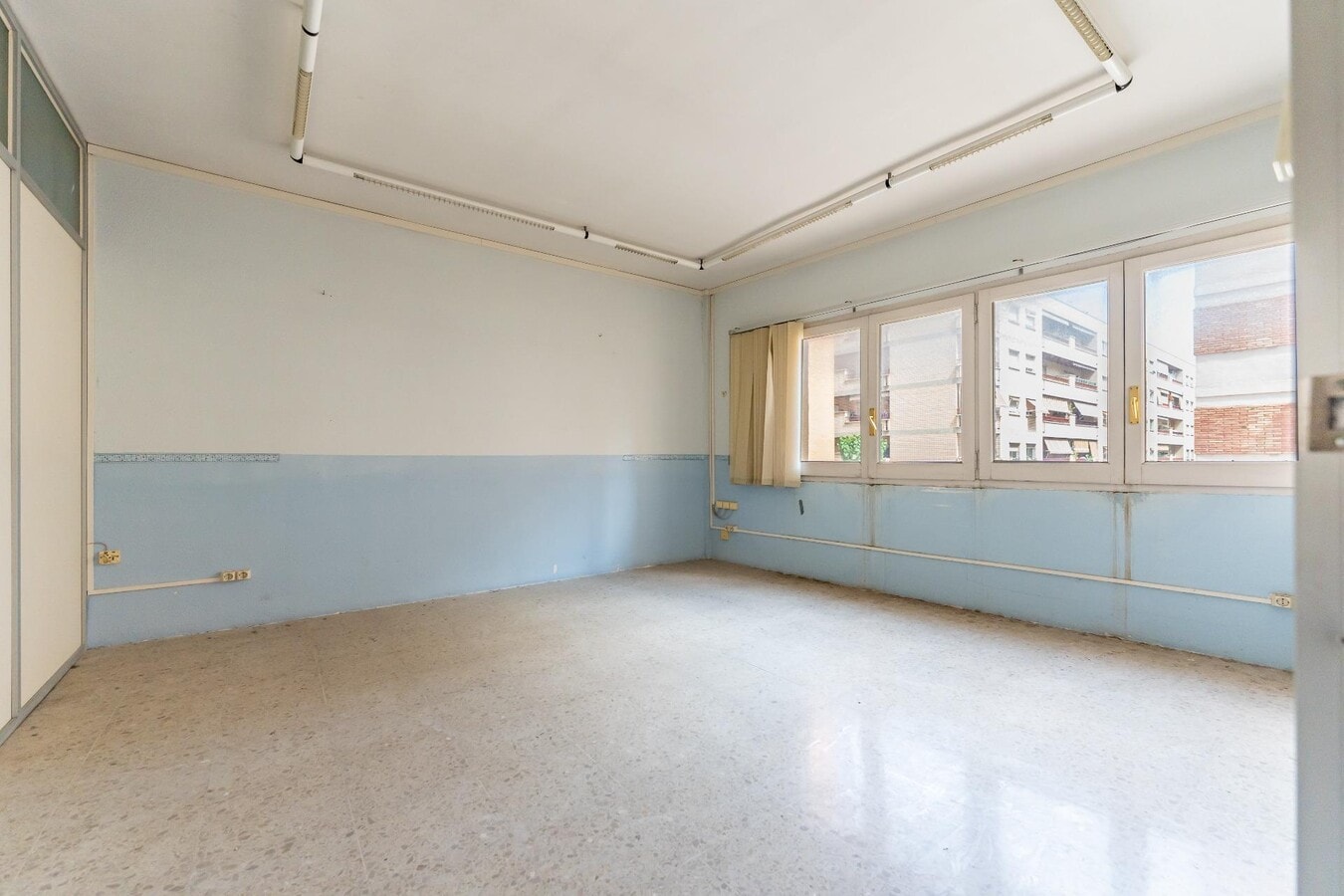 Tarragona, TAR 43002 - Unit 1 - - Interior Photo - Image 1 of 19