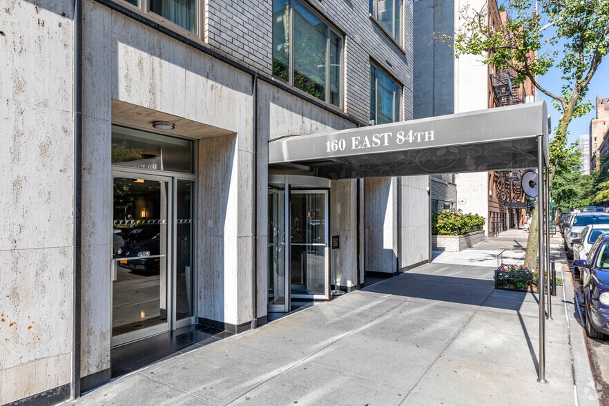 160 E 84th St, New York, NY à louer - Photo du bâtiment - Image 2 de 3