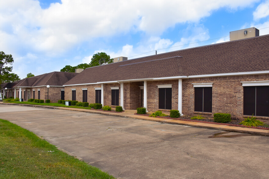 7050 Lakeview Haven, Houston, TX for lease - Building Photo - Image 3 of 8