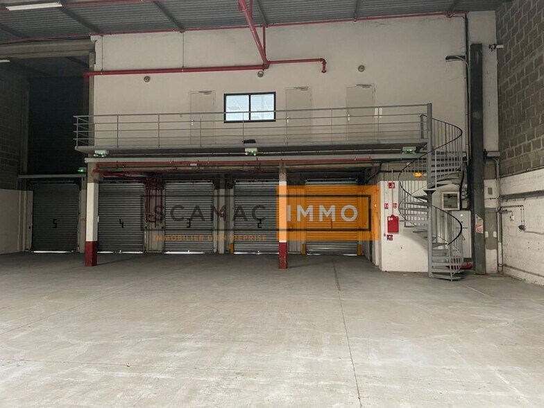 Industrial in Herblay-sur-Seine for lease - Building Photo - Image 2 of 5