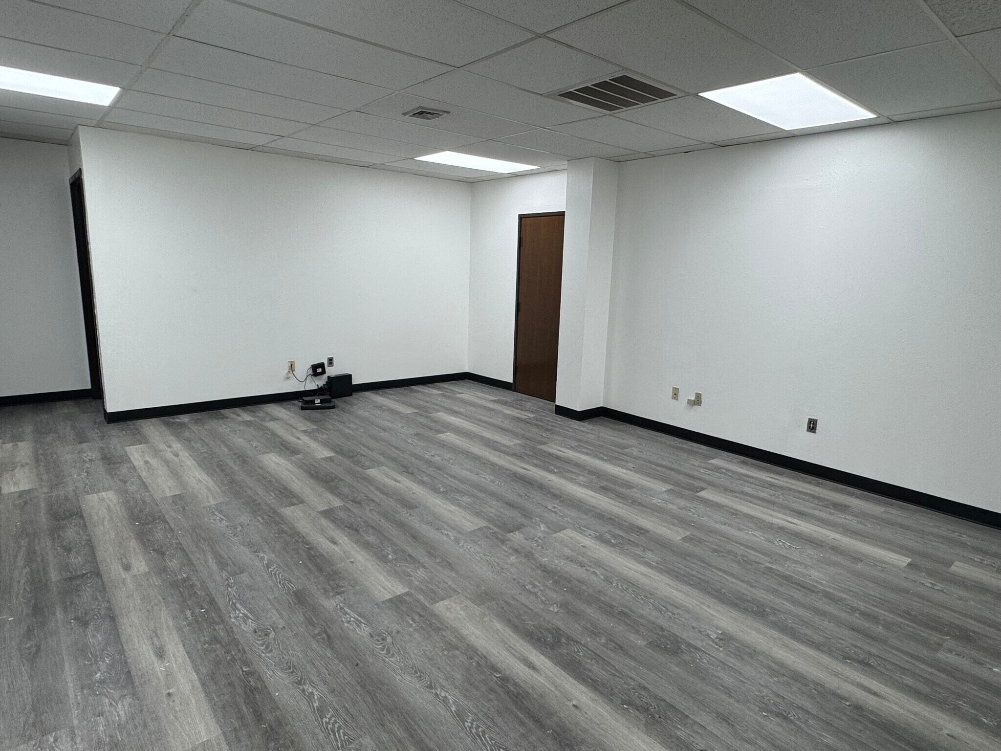 2828 NW 57th St, Oklahoma City, OK for lease Interior Photo- Image 1 of 4