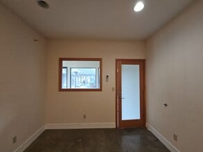 390 W Standley St, Ukiah, CA à louer Photo intérieure- Image 2 de 6