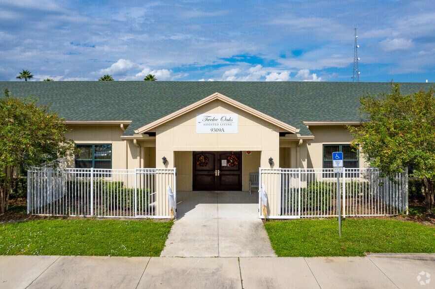 9309 S Orange Blossom Trl, Orlando, FL à vendre - Photo du bâtiment - Image 2 de 26