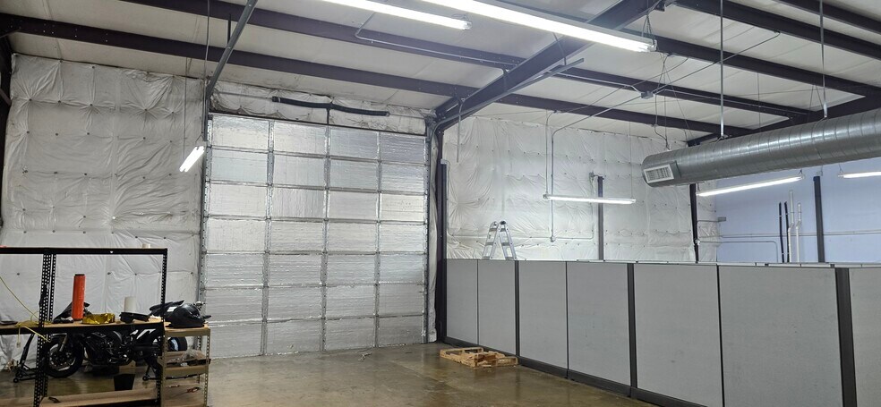 817 Tradesmen's Loop, Hutto, TX à louer - Photo du bâtiment - Image 2 de 3