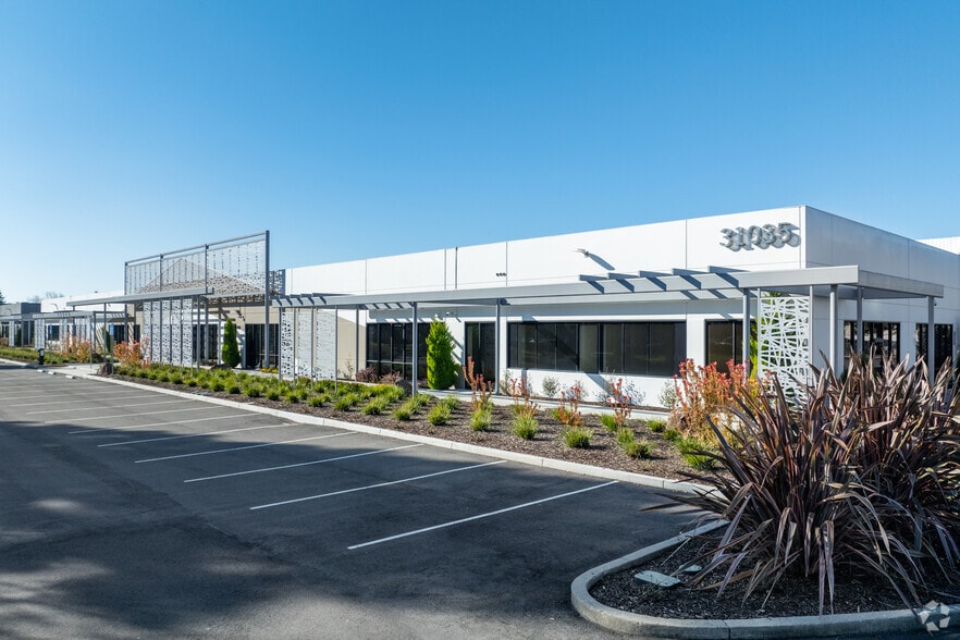 31057 Genstar Rd, Hayward, CA for lease - Building Photo - Image 1 of 12