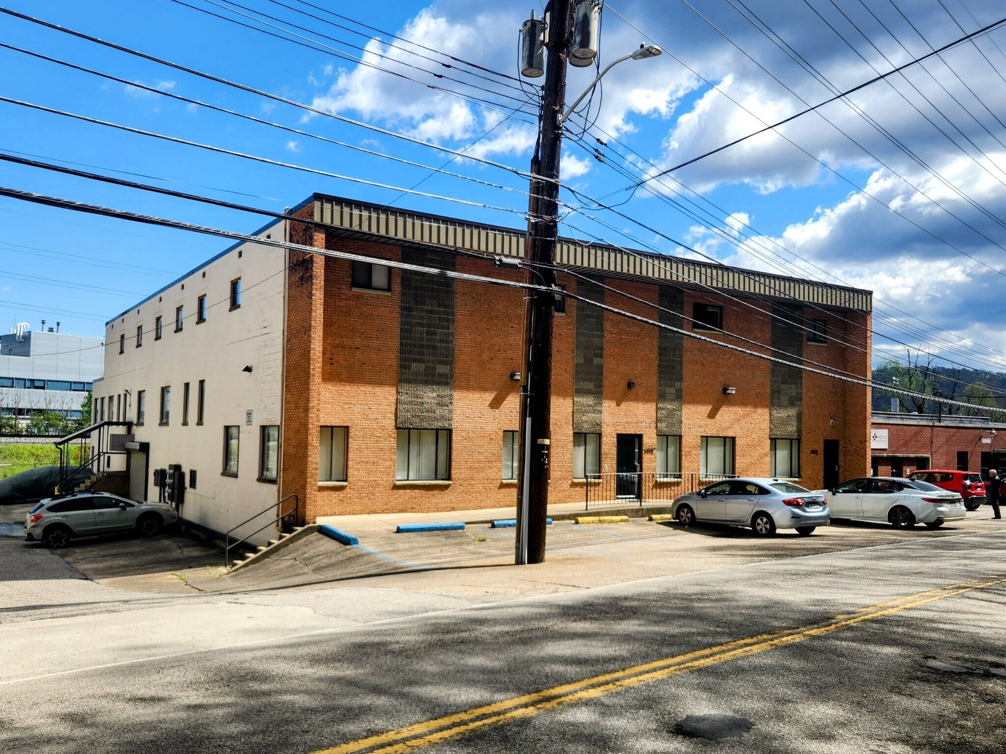 3412 Chesterfield Ave, Charleston, WV à louer Photo du bâtiment- Image 1 de 7