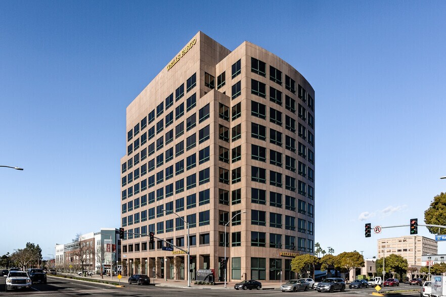 222 S Harbor Blvd, Anaheim, CA à louer - Photo principale - Image 1 de 25