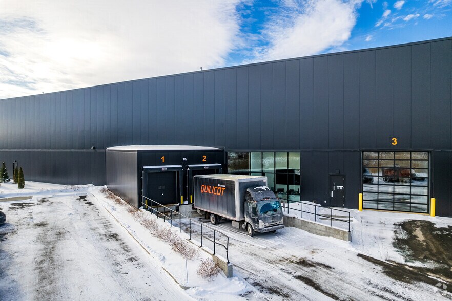 401 Rue Louis-Blériot, Mascouche, QC à louer - Photo du bâtiment - Image 3 de 4