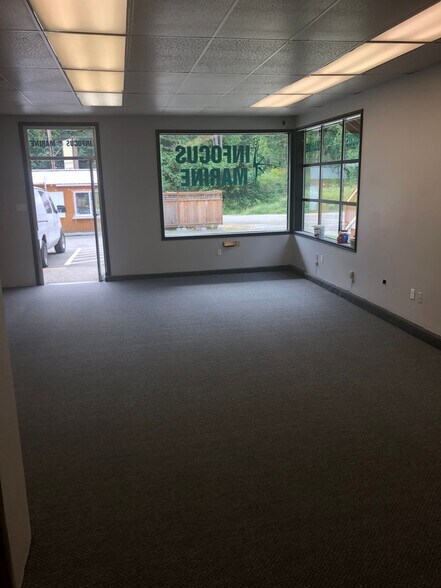 9218 Brownsville Hwy NE, Bremerton, WA à louer - Photo intérieure - Image 3 de 11