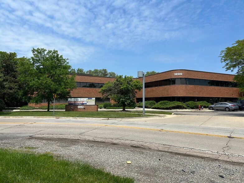 1990 E Algonquin Rd, Schaumburg, IL à louer - Photo du bâtiment - Image 3 de 61
