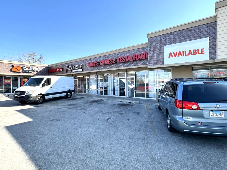 12201-12217 S Pulaski Rd, Alsip, IL à louer - Photo du bâtiment - Image 2 de 9
