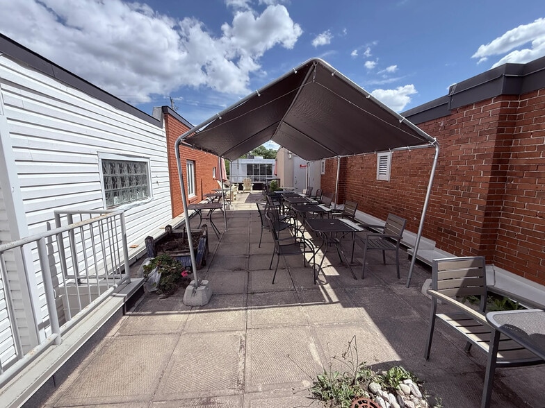 379 Richmond Rd, Ottawa, ON à louer - Photo principale - Image 1 de 2