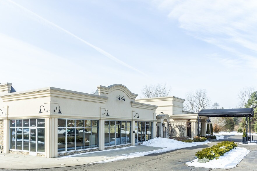 1537 E Pierson Rd, Flushing, MI à louer - Photo du bâtiment - Image 1 de 2
