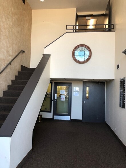 1650 N Arlington Heights Rd, Arlington Heights, IL for lease - Interior Photo - Image 2 of 11