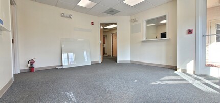 1353 Boston Post Rd, Madison, CT for lease Lobby- Image 2 of 9