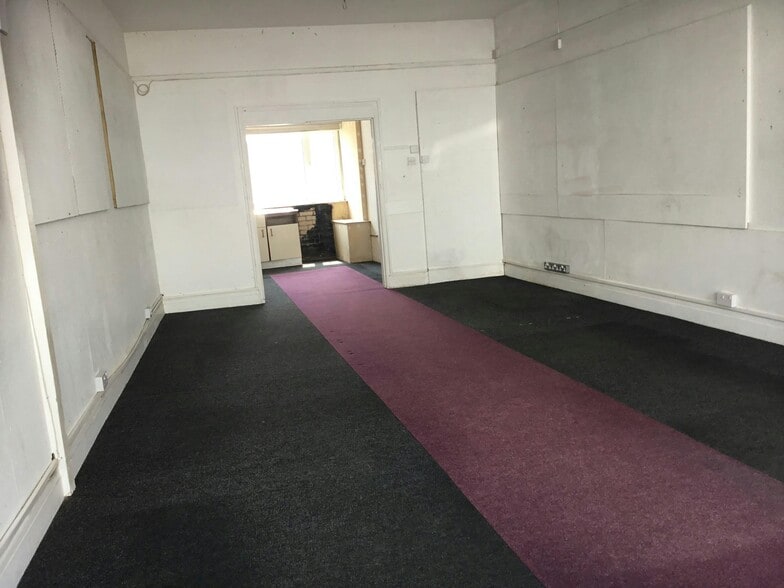 32 High St, Seaford for lease - Building Photo - Image 3 of 4