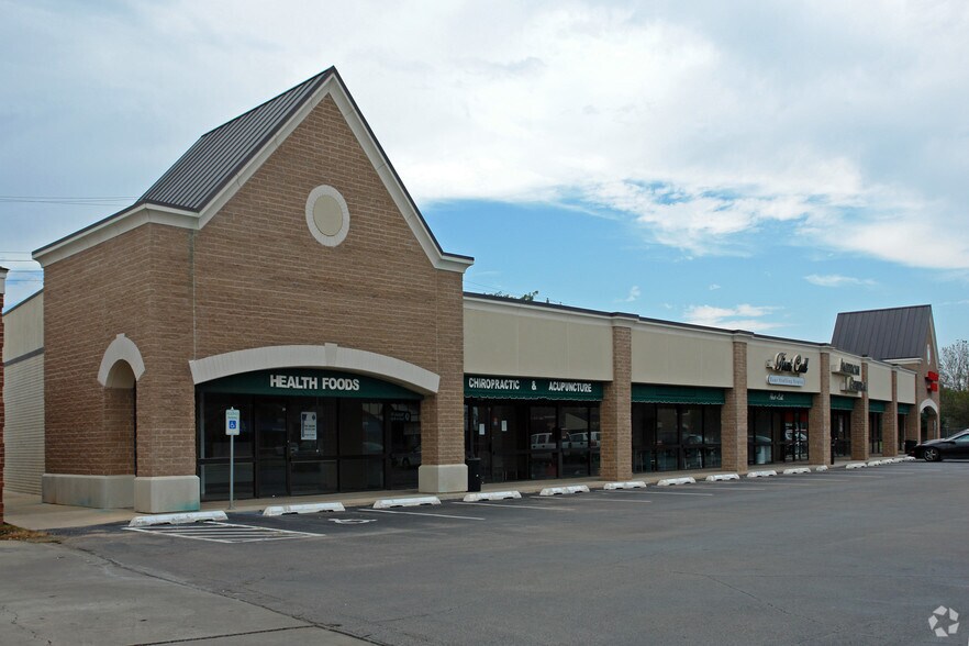 7913-7933 N May Ave, Oklahoma City, OK à louer - Photo principale - Image 2 de 4