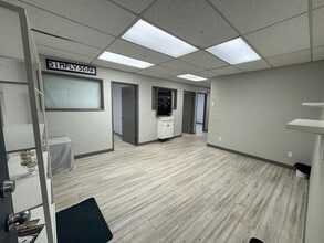 9848 33 Av NW, Edmonton, AB à louer Photo intérieure- Image 1 de 9