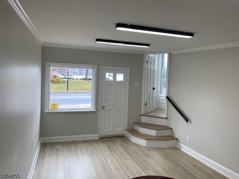 58 N Bridge St, Somerville, NJ à louer - Photo du bâtiment - Image 2 de 8