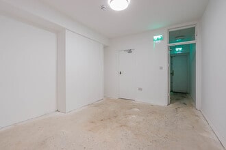 142-144 Holton Rd, Barry for lease Interior Photo- Image 2 of 2