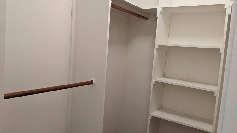 8272 Lambert Dr, Huntington Beach, CA à louer - Photo intérieure - Image 2 de 2