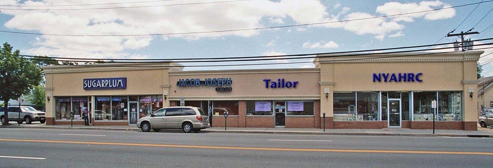 176-182 Merrick Rd, Lynbrook, NY for lease - Building Photo - Image 2 of 5