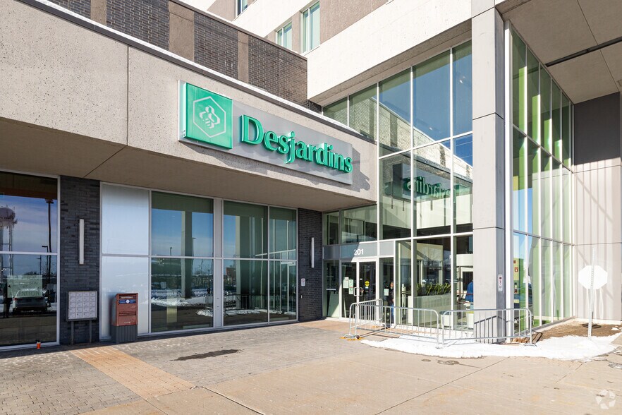 201-217 Boul du Curé-Labelle, Sainte-Thérèse, QC for lease - Building Photo - Image 2 of 11