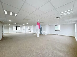 Office in Saint-Germain-en-Laye for lease Interior Photo- Image 2 of 5