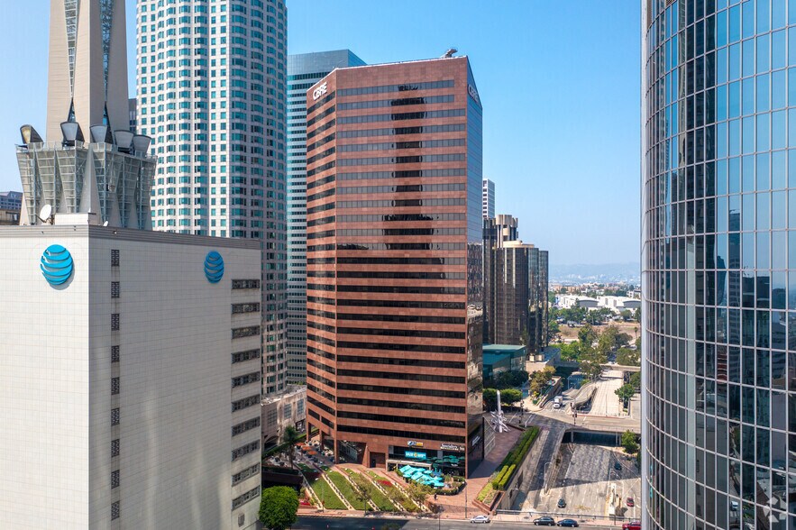 400 S Hope St, Los Angeles, CA à louer - Photo du bâtiment - Image 3 de 18