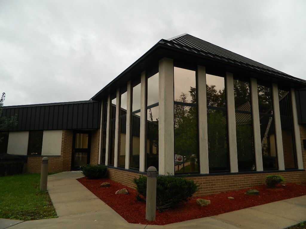 969 Eisenhower Blvd, Johnstown, PA for lease Building Photo- Image 1 of 2