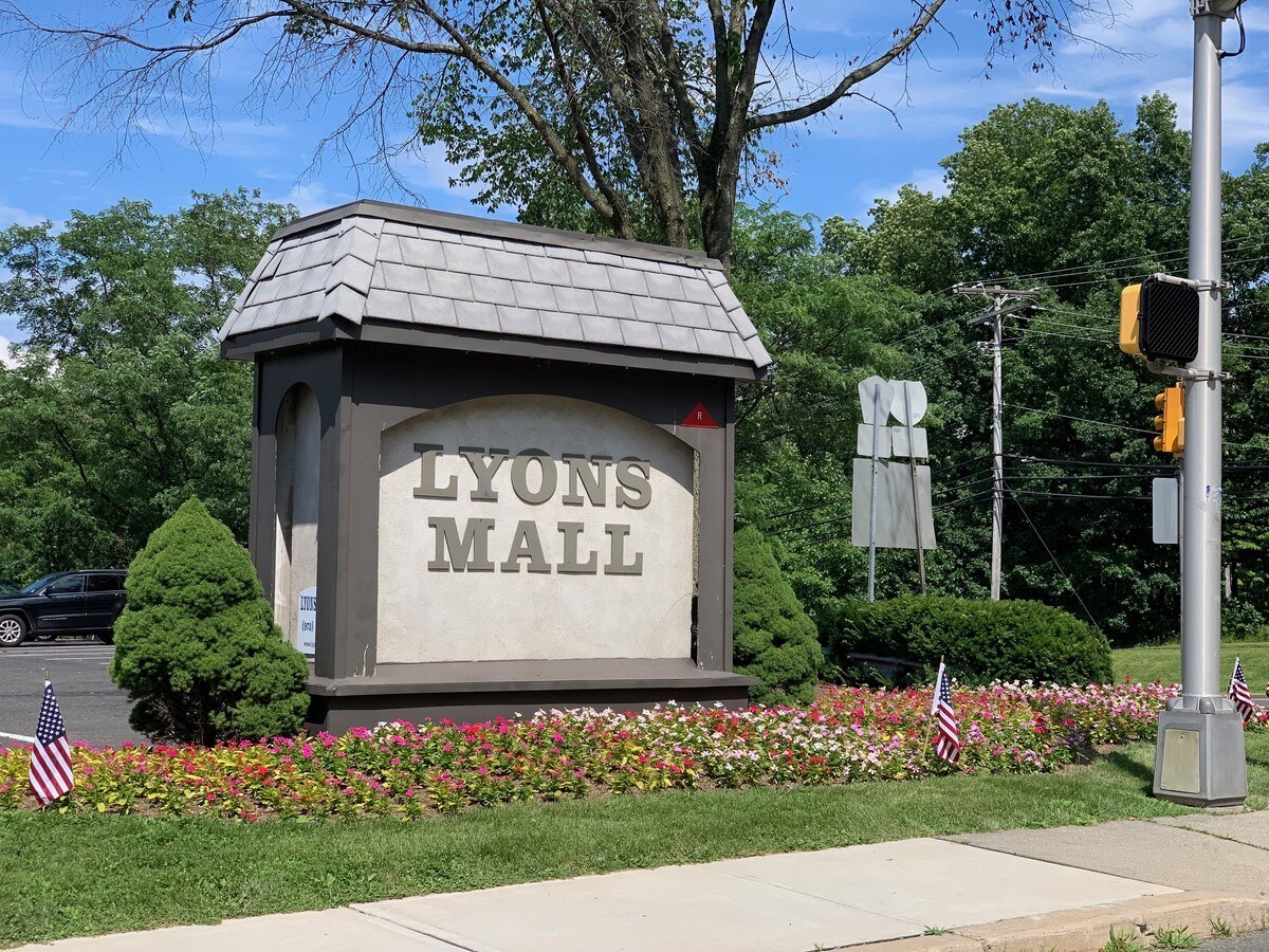 465 S Finley Ave, Basking Ridge, NJ à louer Photo du bâtiment- Image 1 de 6