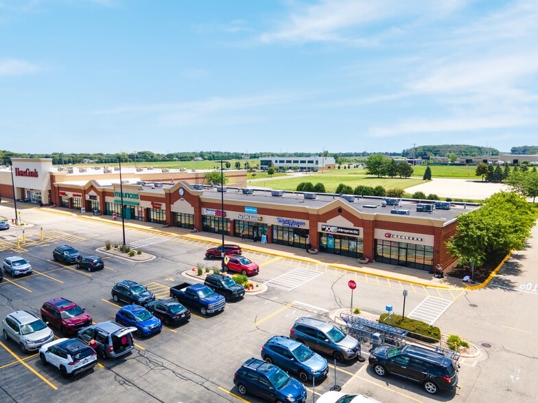 3825-3829 E Calumet St, Appleton, WI for sale - Building Photo - Image 2 of 5