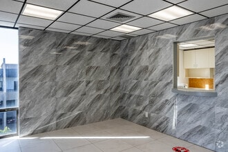 2161 E Commercial Blvd, Fort Lauderdale, FL for lease Interior Photo- Image 2 of 6