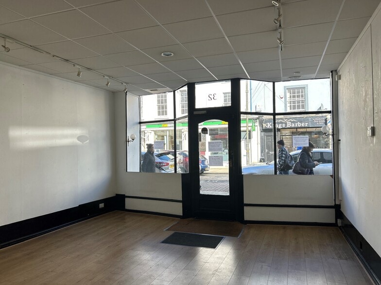 32 Lowther St, Whitehaven for lease - Interior Photo - Image 3 of 6