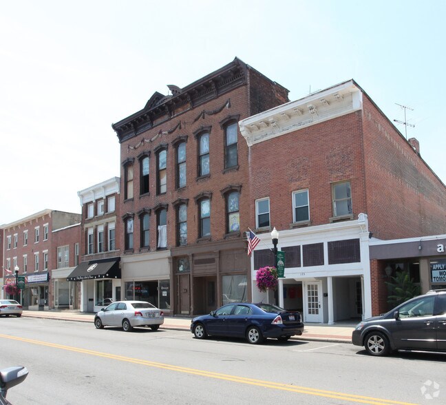 121-123 N Main St, Marysville, OH à vendre - Photo du bâtiment - Image 2 de 2