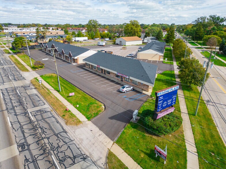 14555-14747 Frazho Rd, Warren, MI à louer - Photo du bâtiment - Image 3 de 14