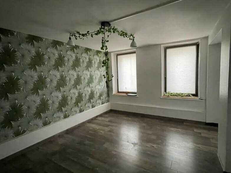 Retail in Reims for lease - Building Photo - Image 3 of 5