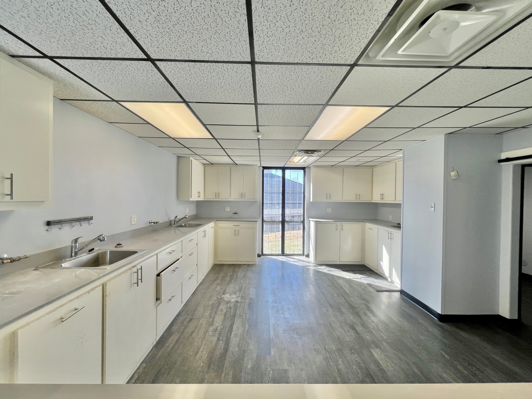 4900 N Lincoln Blvd, Oklahoma City, OK for lease Interior Photo- Image 1 of 11