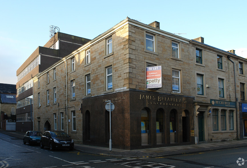 17-19 Nicholas St, Burnley à louer - Photo du bâtiment - Image 2 de 2